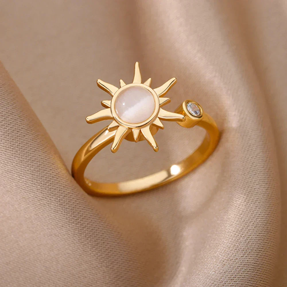 Four Leaf Cover Rotating Ring